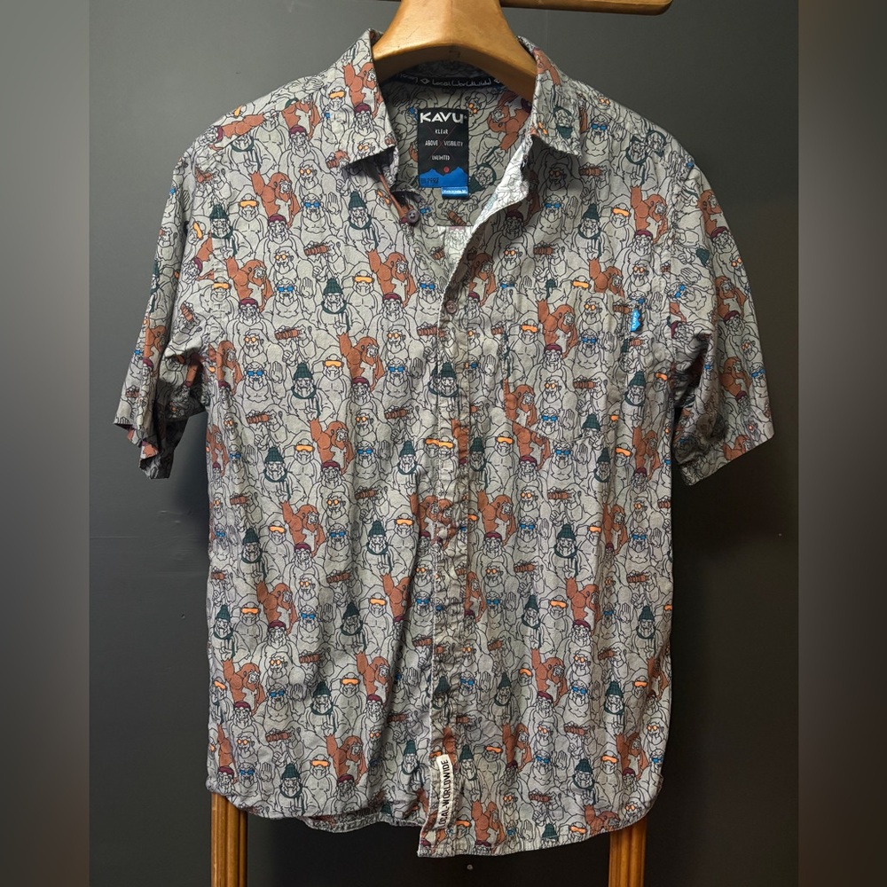 KAVU Festaruski short-sleeve button-up shirt (Close Up)